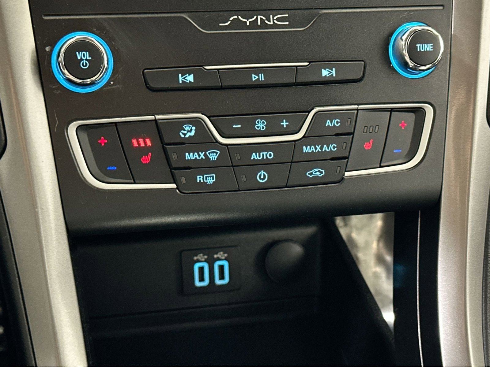 Used 2019 Ford Fusion SEL image 26