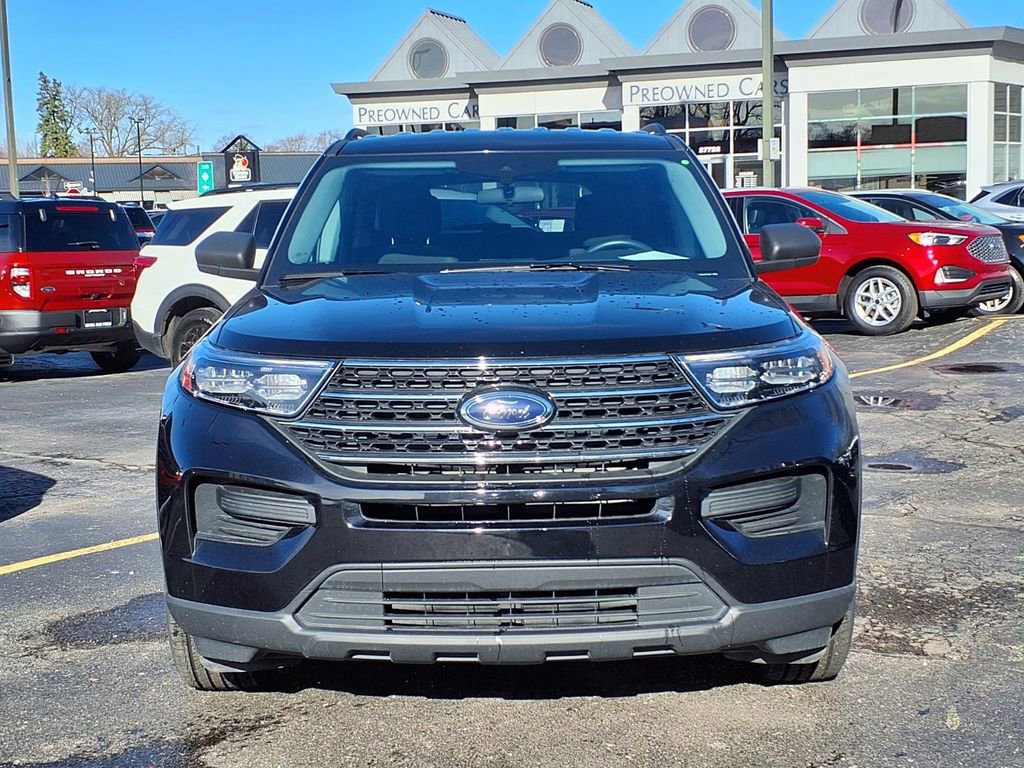 Used 2023 Ford Explorer XLT image 5