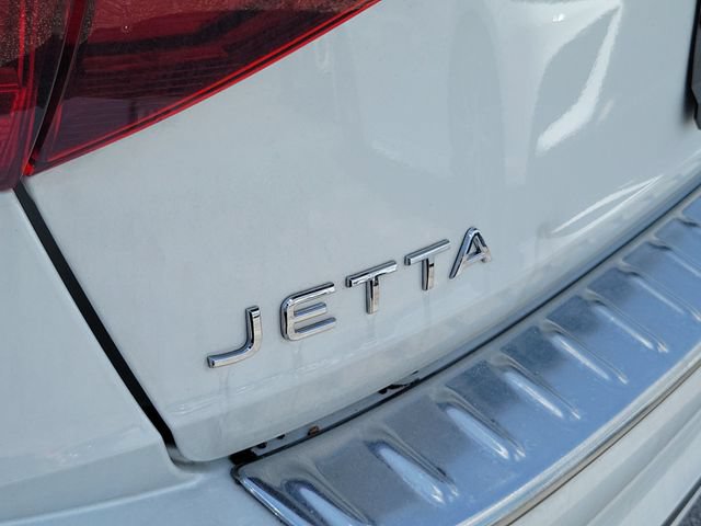 Used 2023 Volkswagen Jetta SE w/ Panoramic Sunroof Package FWD image 6
