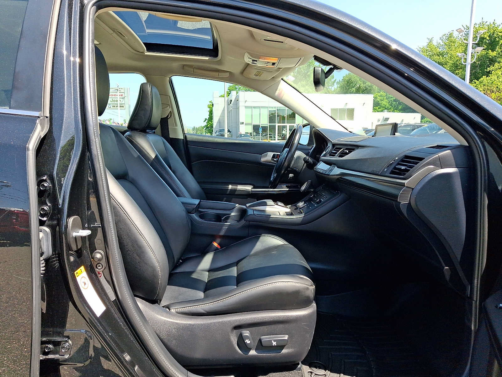 Used 2017 Lexus CT 200h w/ Navigation System Package FWD image 14