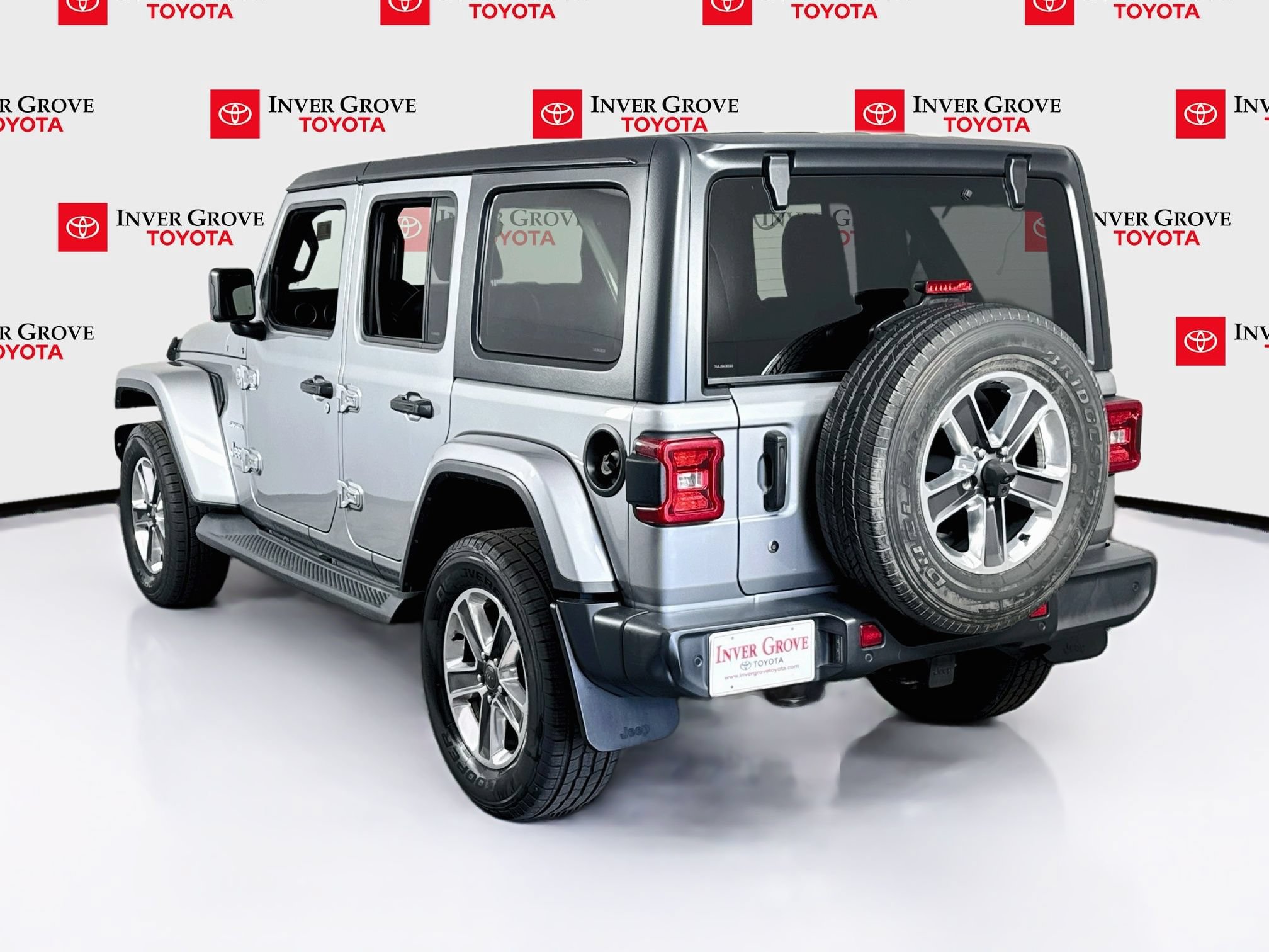 Used 2018 Jeep Wrangler Unlimited Sahara w/ Uconnect 4C Nav & Sound Group AWD/4WD image 7