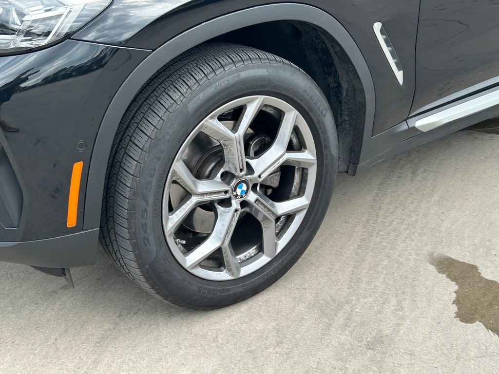 Used 2025 BMW X4 xDrive30i image 9