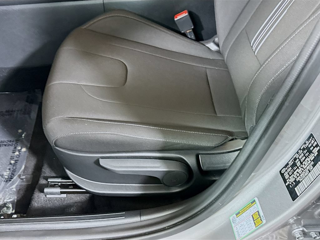 Certified 2025 Hyundai Elantra Sport FWD image 23