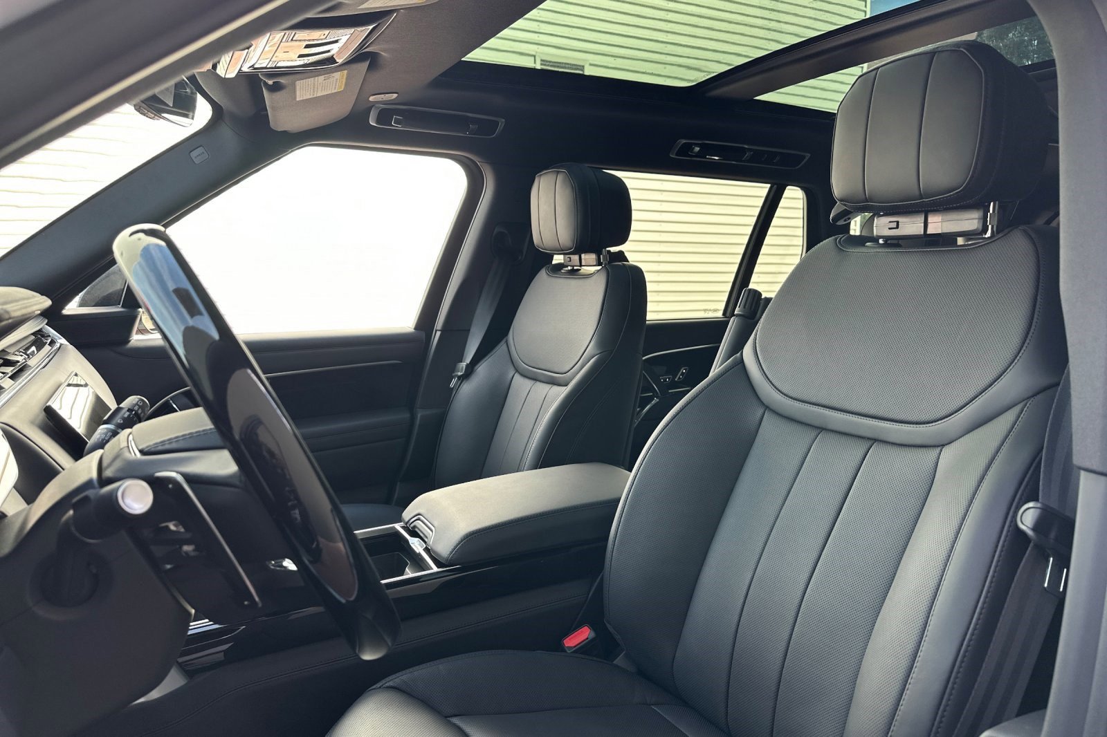 New 2026 Land Rover Range Rover Long Wheelbase SE image 6