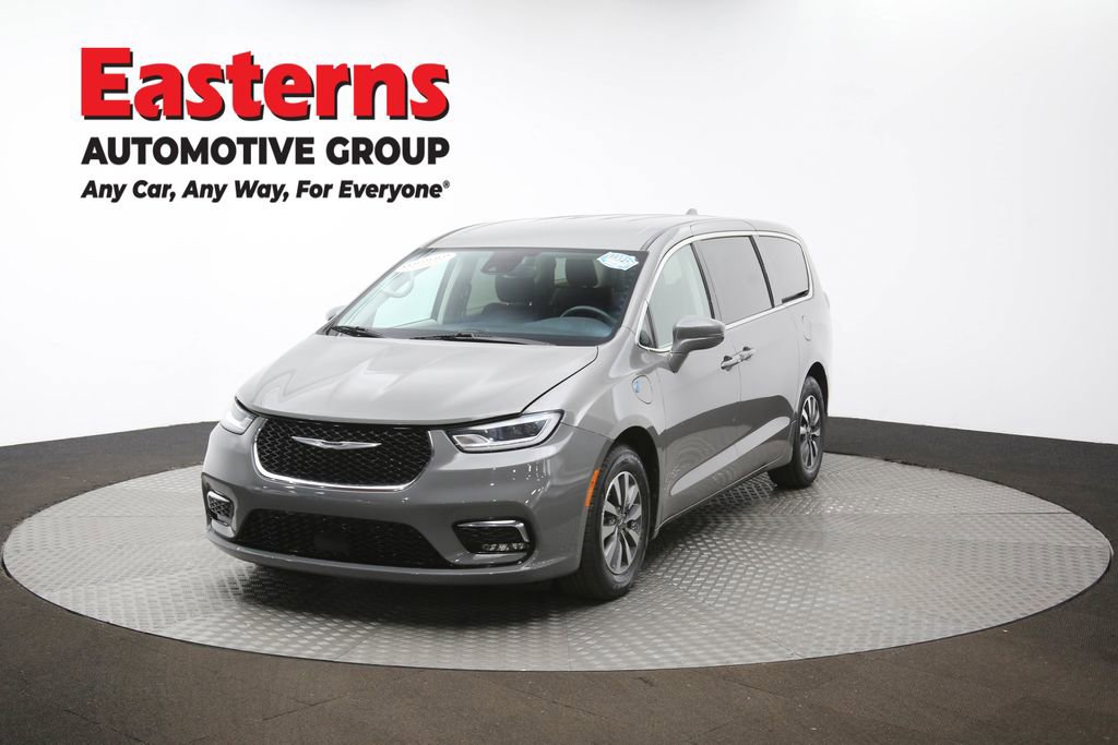 Used 2022 Chrysler Pacifica Touring-L image 55