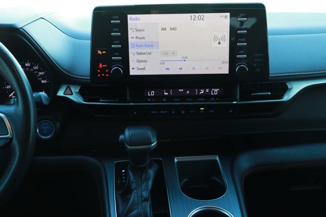 Used 2022 Toyota Sienna XSE w/ XSE Plus Package image 15