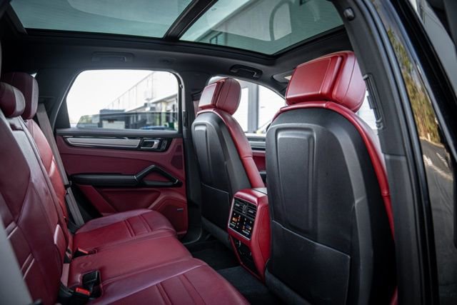 Used 2022 Porsche Cayenne Platinum Edition image 42