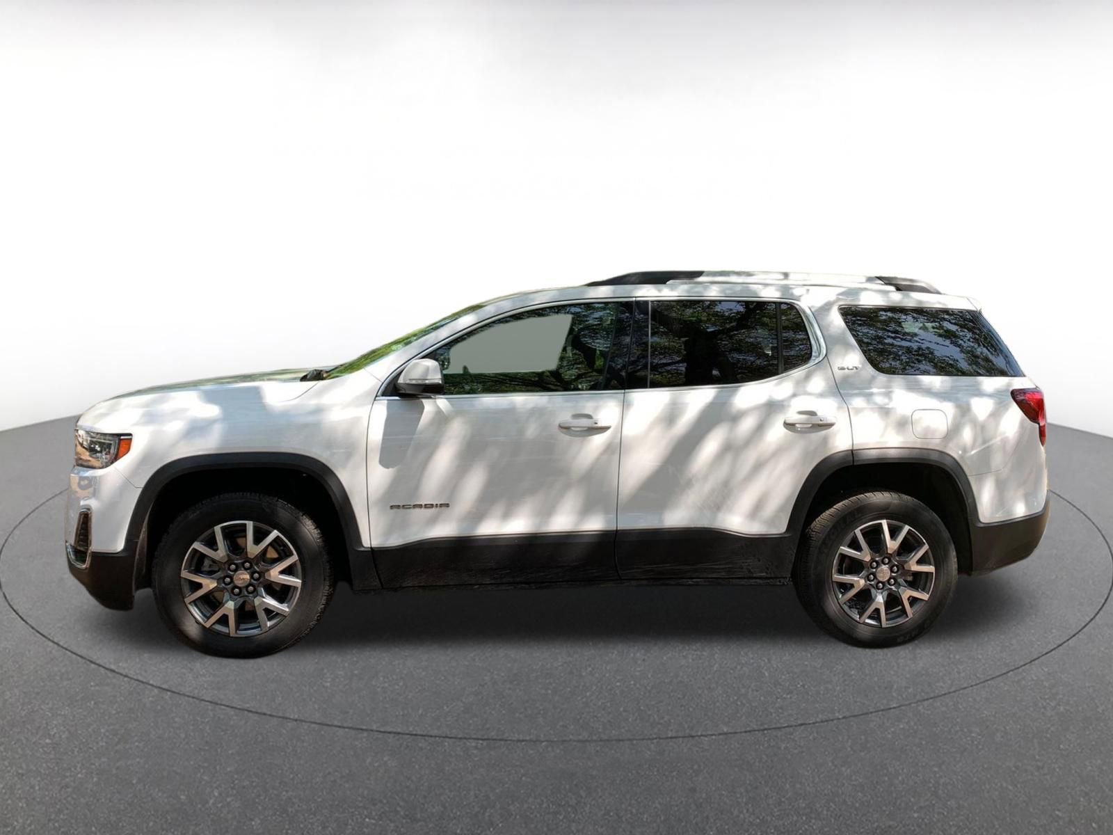 Used 2023 GMC Acadia SLT image 4