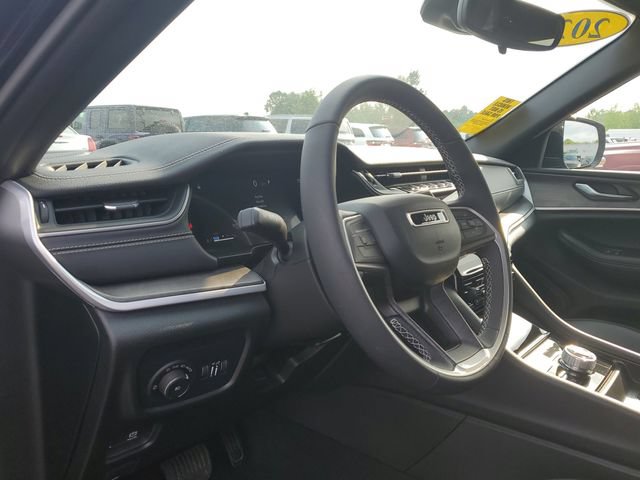 Certified 2024 Jeep Grand Cherokee Limited AWD/4WD image 15