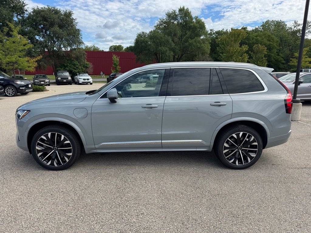 New 2026 Volvo XC90 T8 Plus w/ Protection Package AWD/4WD image 2