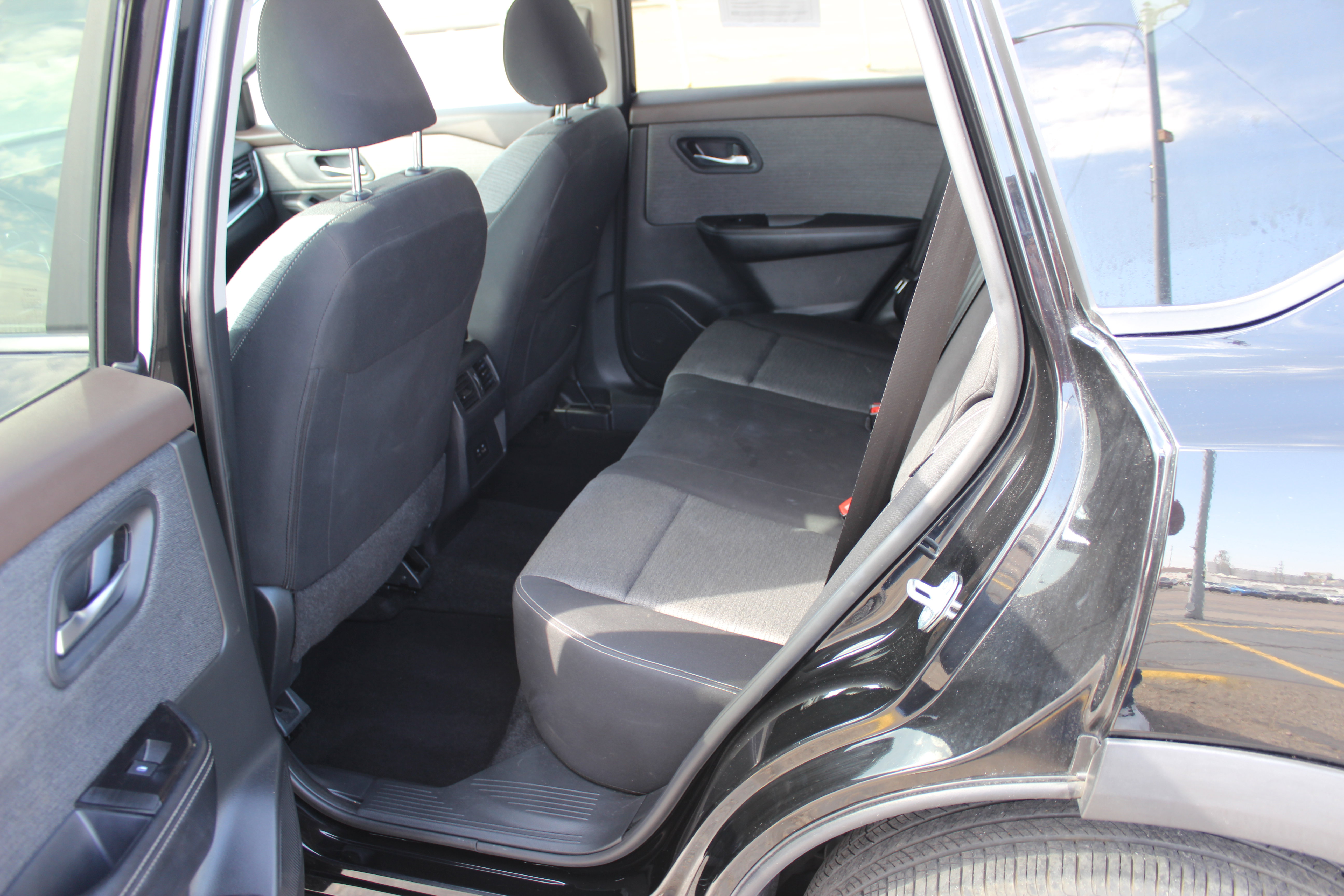 Used 2023 Nissan Rogue SV image 17