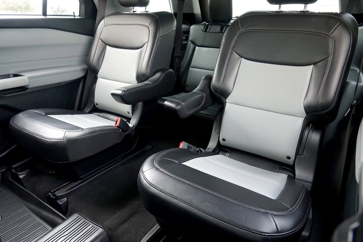 Used 2023 Ford Explorer XLT w/ Equipment Group 202A image 10