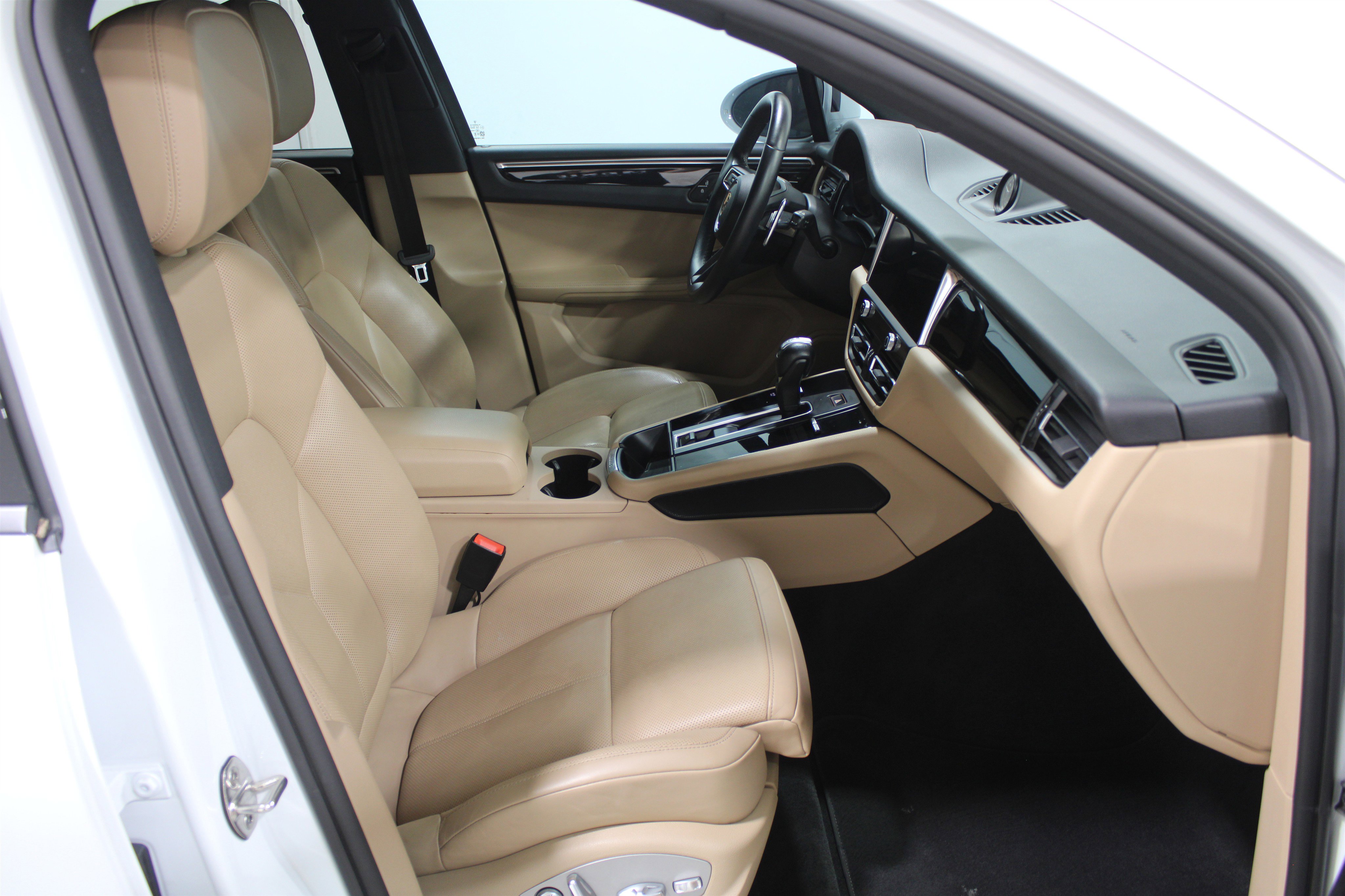 Used 2024 Porsche Macan Turbo image 24