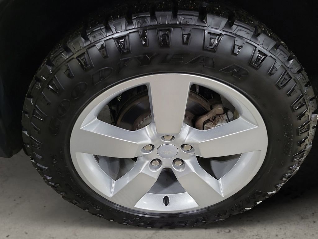 Used 2025 Land Rover Defender 110 S image 10