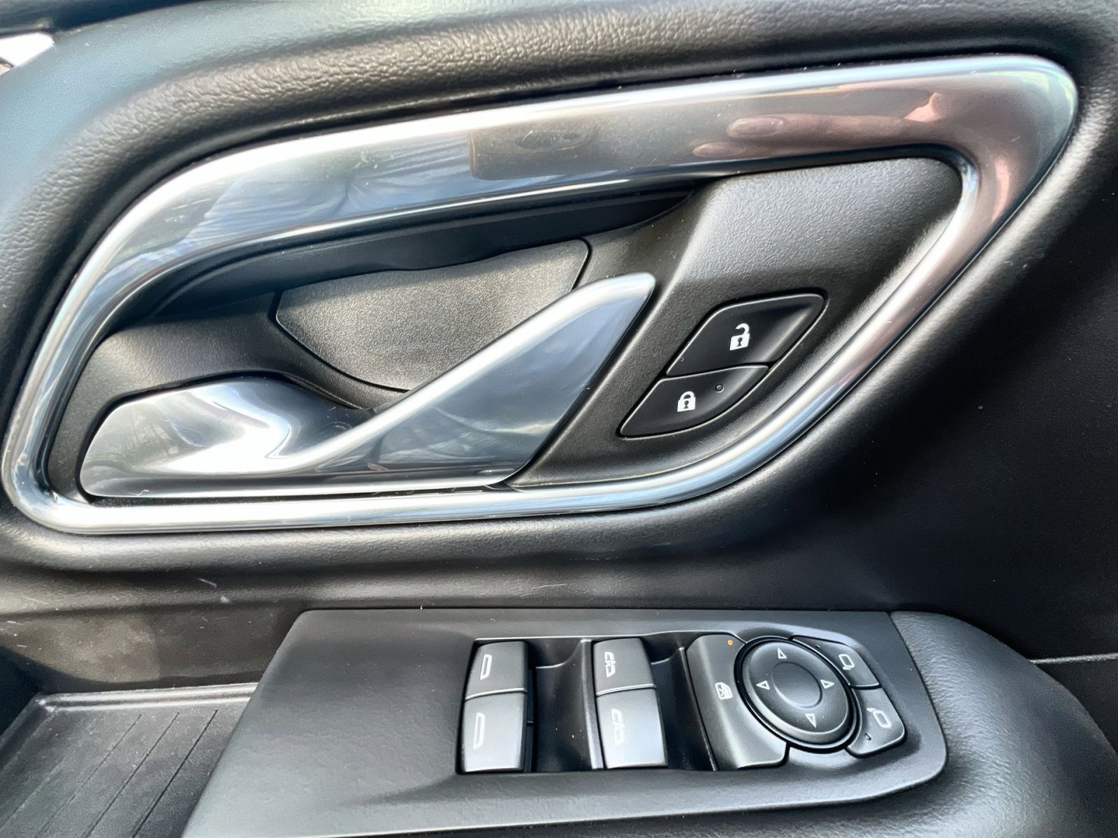 Used 2023 Chevrolet Suburban LS image 15