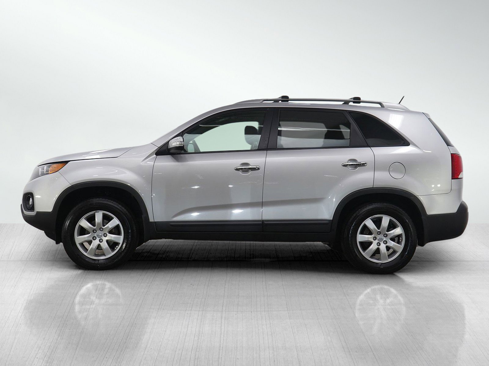 Used 2013 Kia Sorento LX w/ Convenience Pkg image 2
