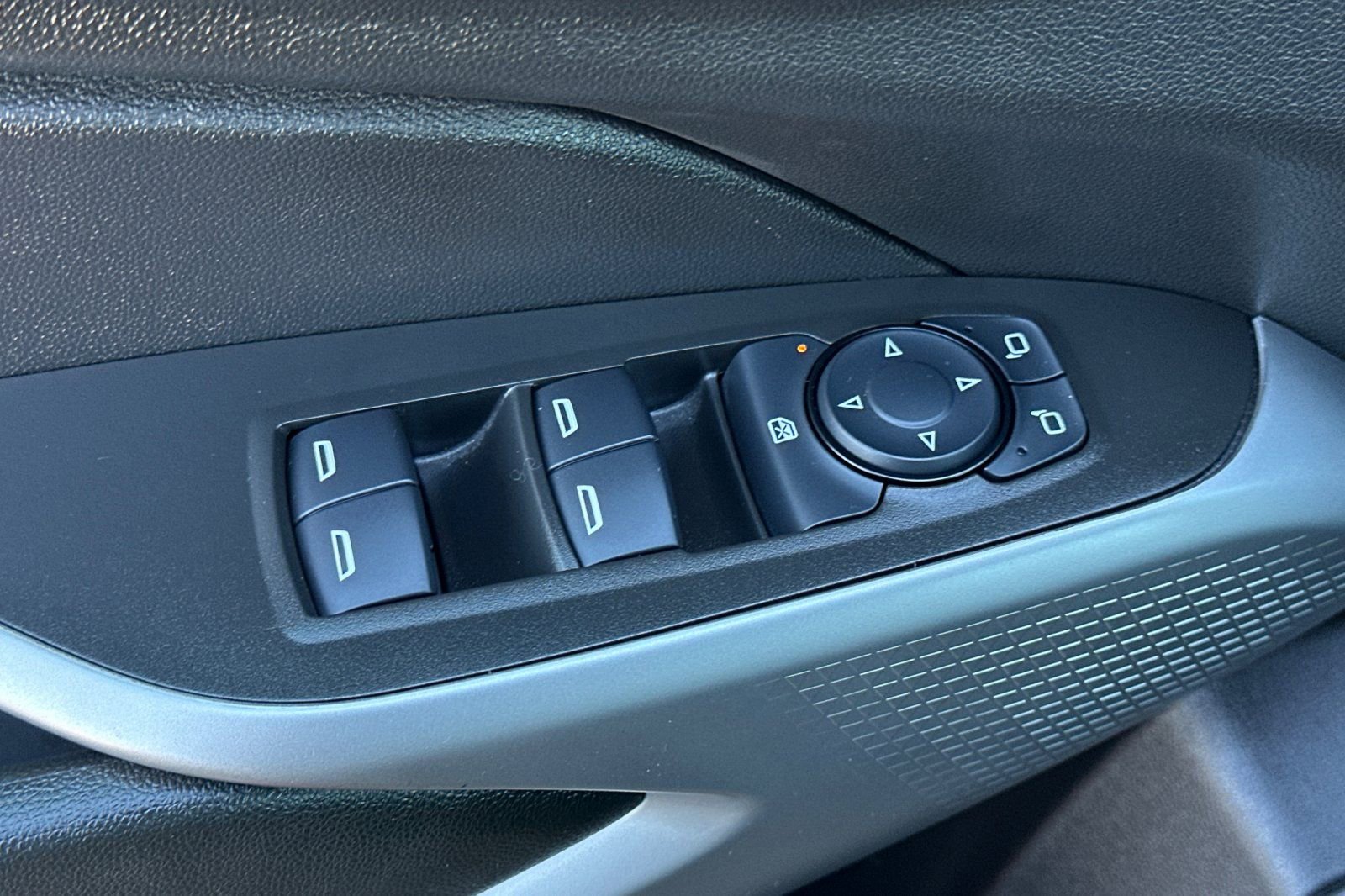 Certified 2024 Chevrolet Trax RS w/ Driver Confidence Package image 12