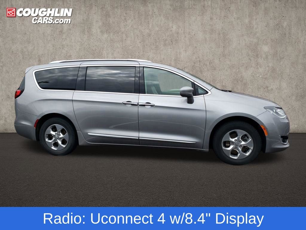 Used 2019 Chrysler Pacifica Touring-L w/ Premium Audio Group image 11