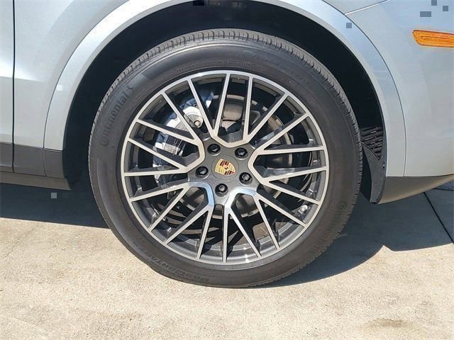 Used 2021 Porsche Cayenne AWD/4WD image 15