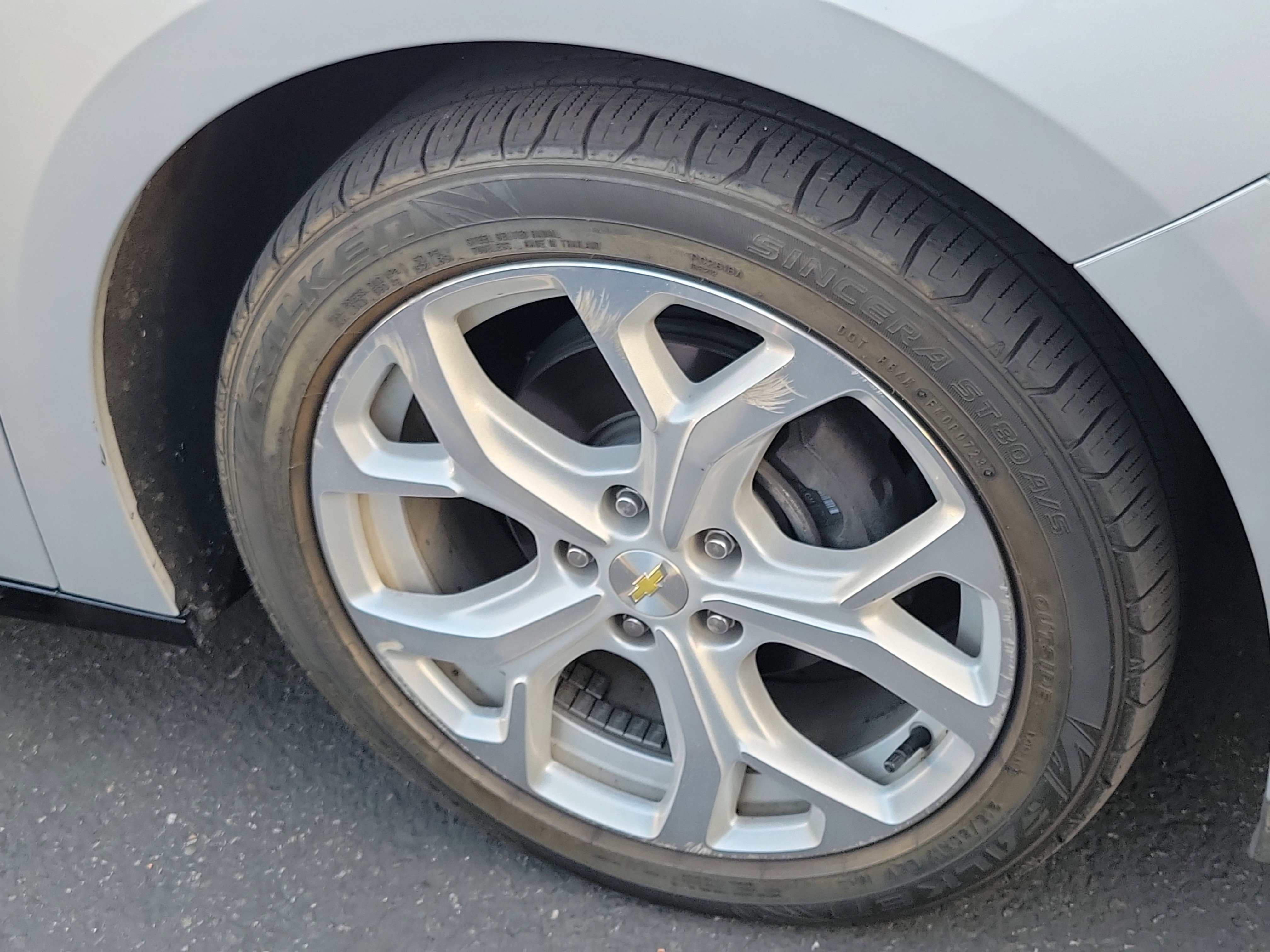 Used 2018 Chevrolet Volt Premier w/ Driver Confidence Package image 3