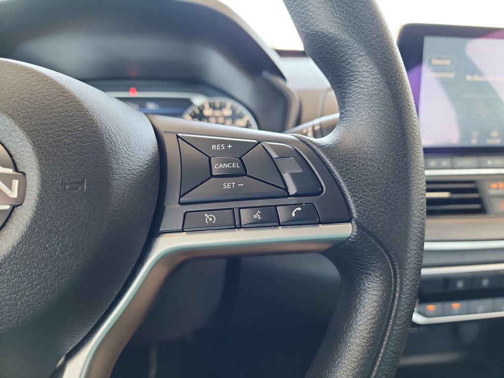Used 2025 Nissan Altima 2.5 SV FWD image 22