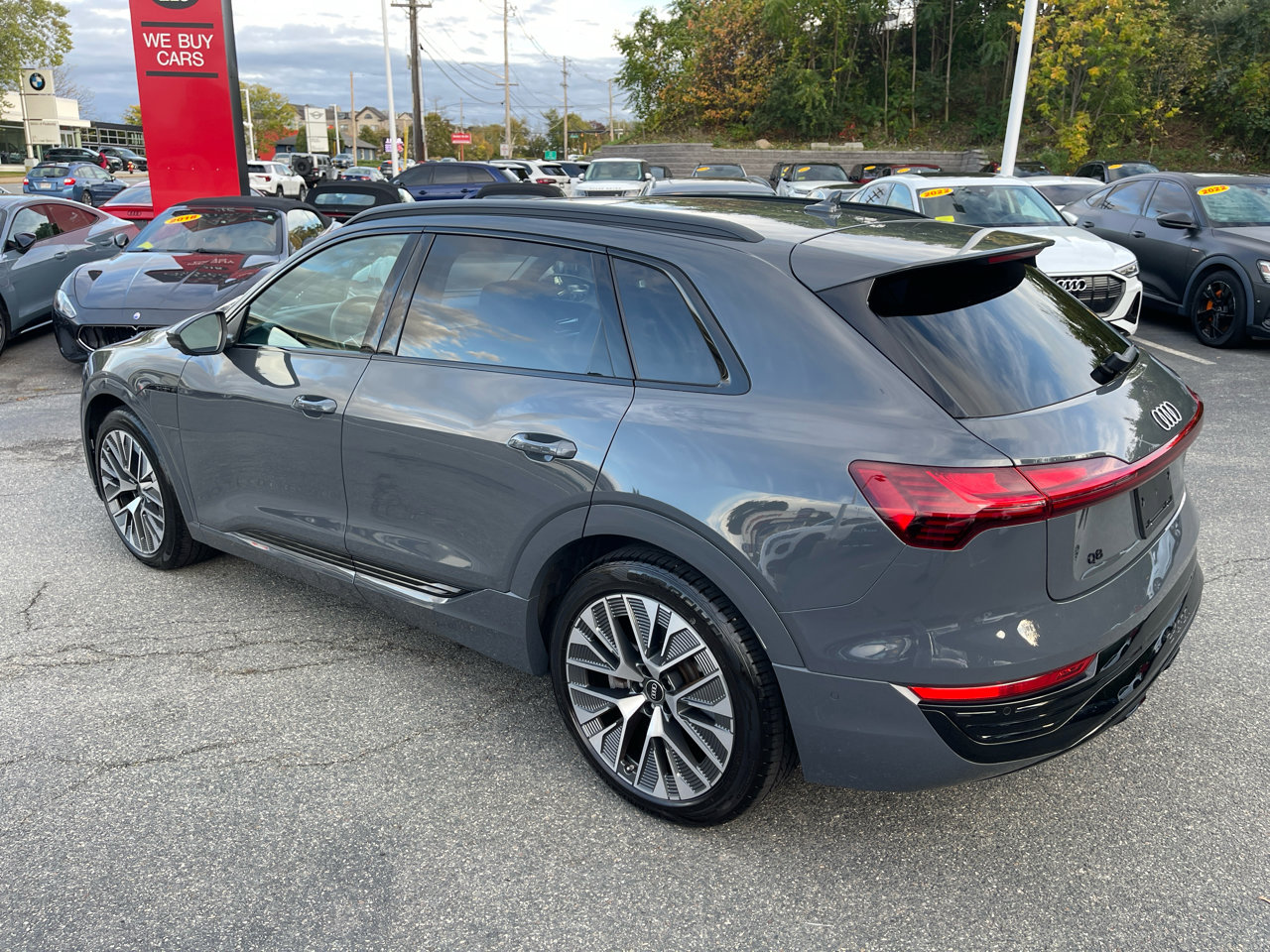 Used 2024 Audi Q8 e-tron Premium Plus w/ Premium Plus Package image 16