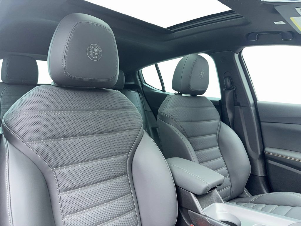 New 2025 Alfa Romeo Tonale w/ Premium Package AWD/4WD image 44