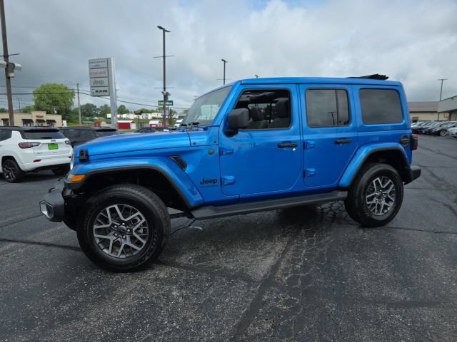 Used 2025 Jeep Wrangler Unlimited Sahara w/ Safety Group AWD/4WD image 3