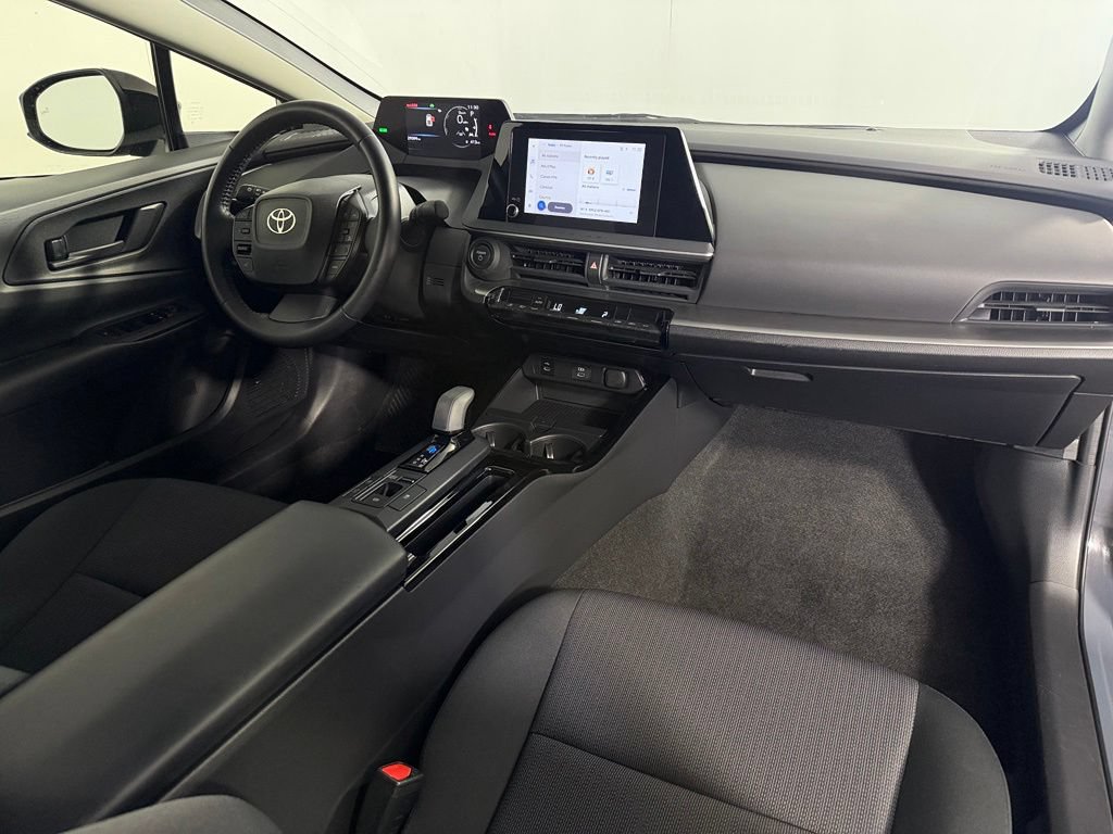Used 2025 Toyota Prius LE FWD image 13