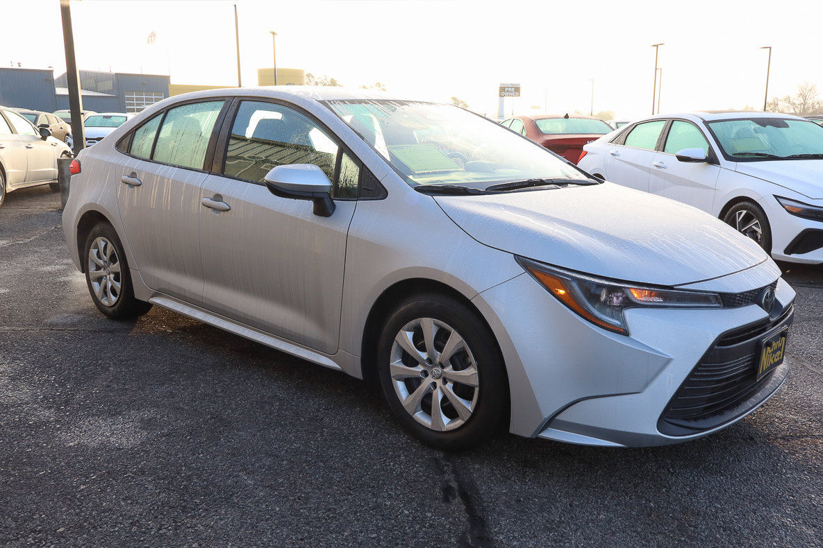 Used 2024 Toyota Corolla LE image 3