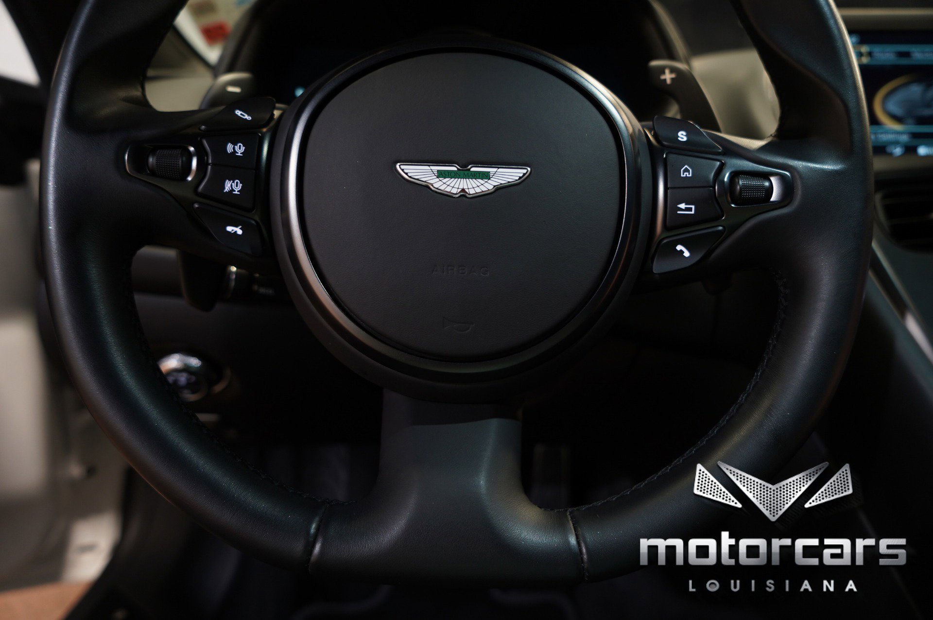 Used 2018 Aston Martin DB11 Coupe image 40