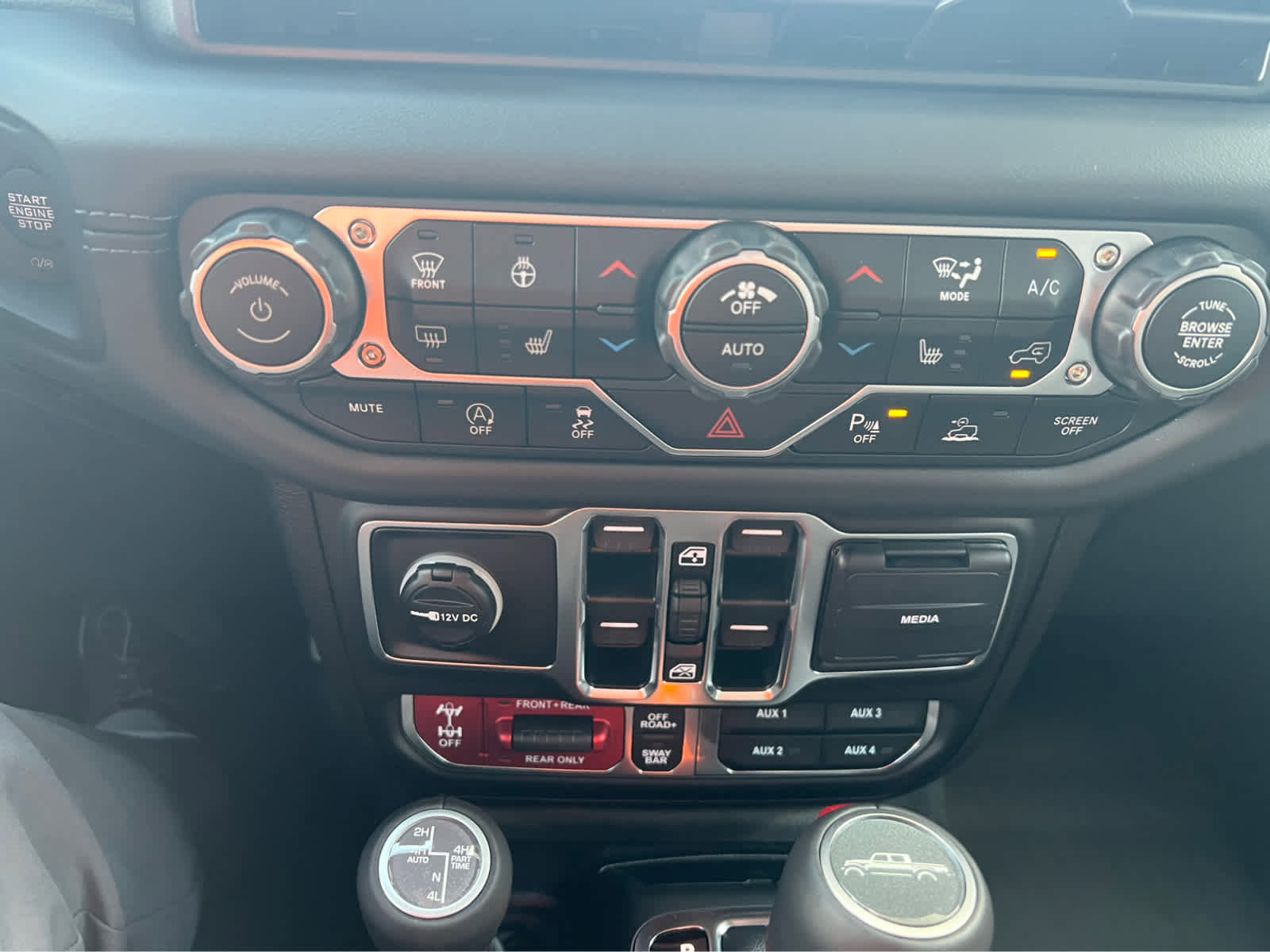 New 2025 Jeep Gladiator Rubicon image 23