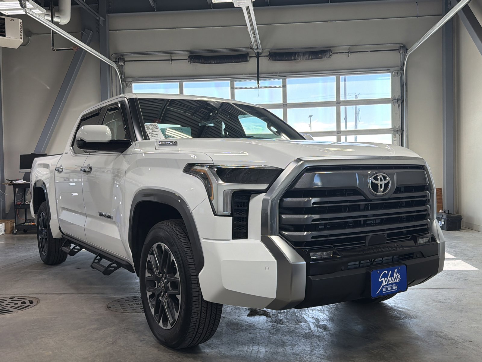 Used 2025 Toyota Tundra Limited image 1