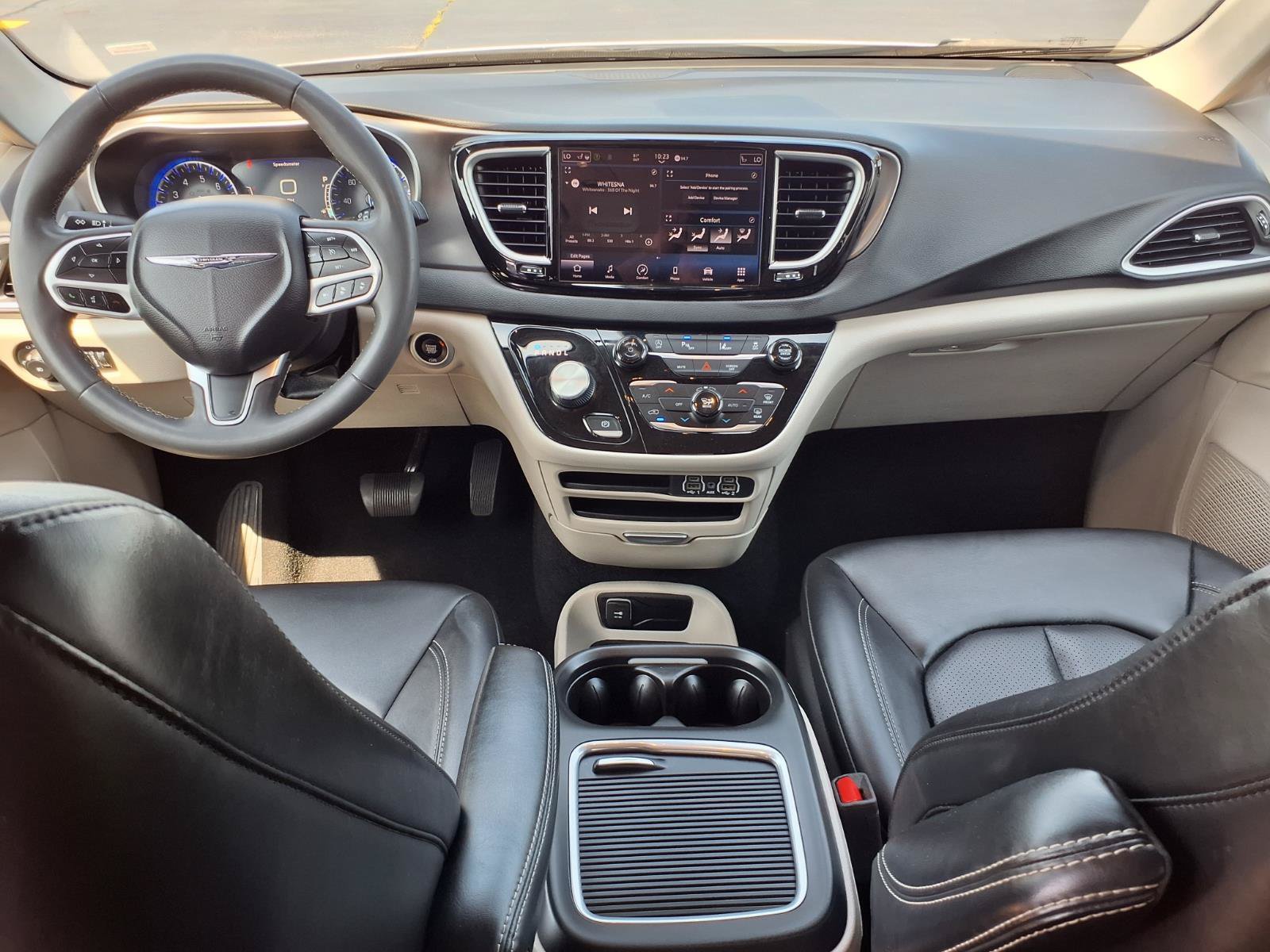 Used 2024 Chrysler Pacifica Touring-L FWD image 10