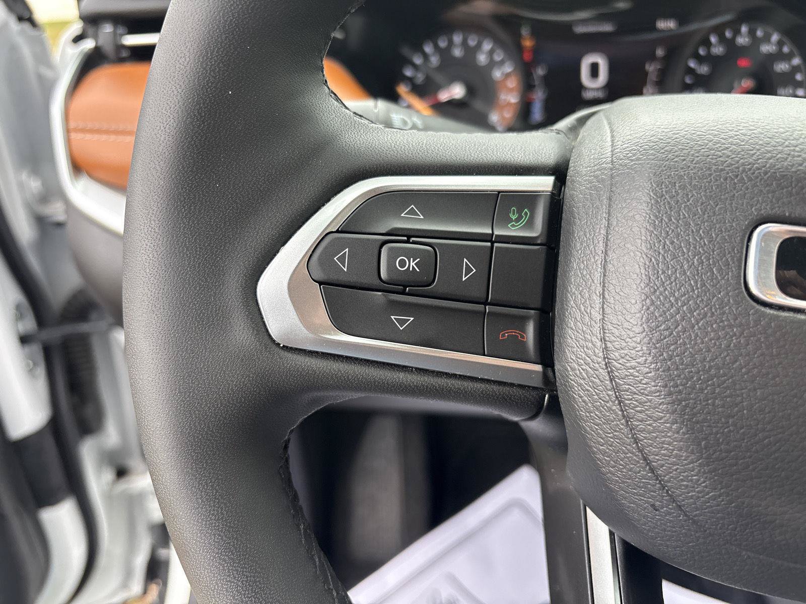 Used 2025 Jeep Compass Limited w/ Sun & Sound Group AWD/4WD image 18