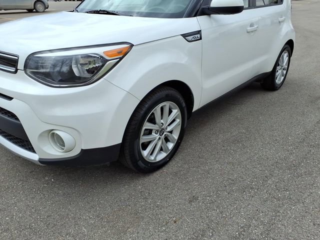 Used 2017 Kia Soul + FWD image 4