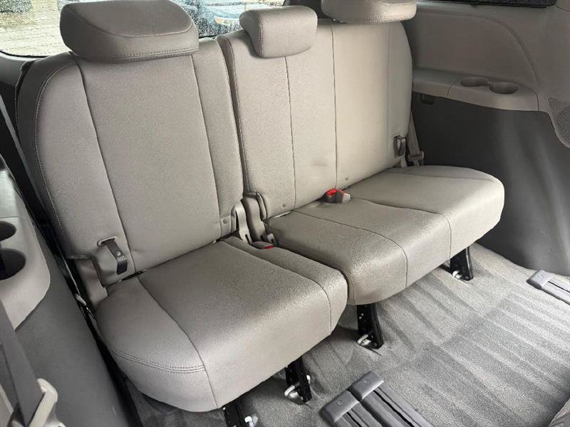 Used 2018 Toyota Sienna XLE Premium FWD image 31