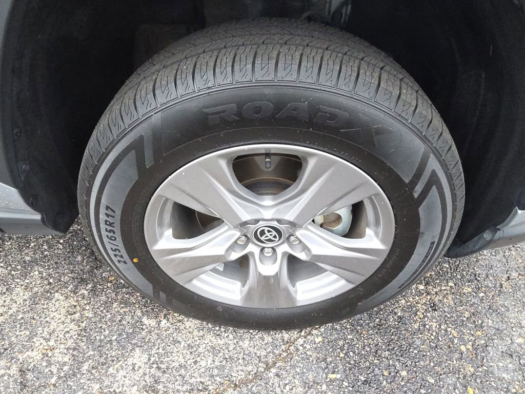 Used 2025 Toyota RAV4 XLE image 10