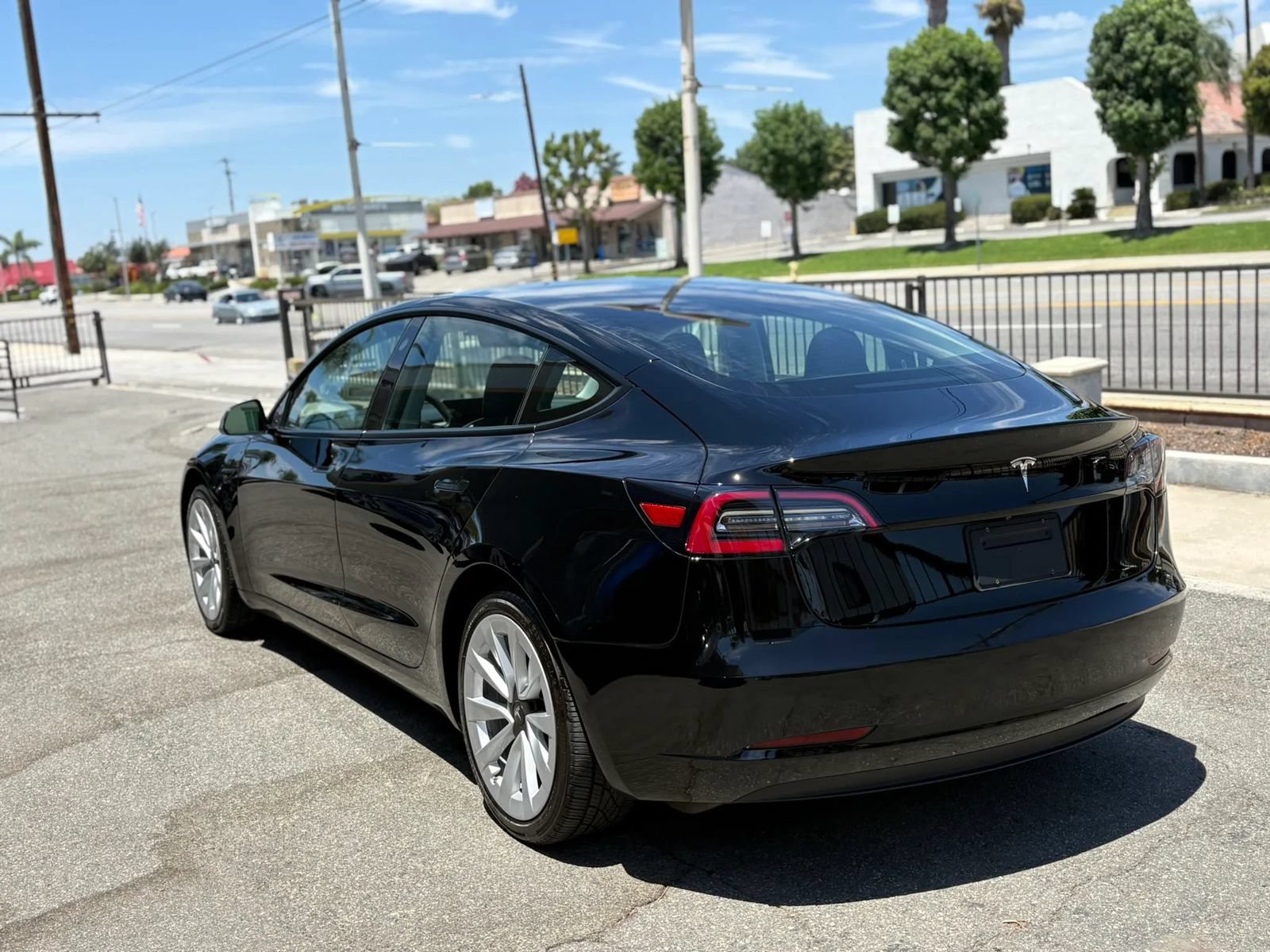 Used 2023 Tesla Model 3 Standard Range RWD image 5
