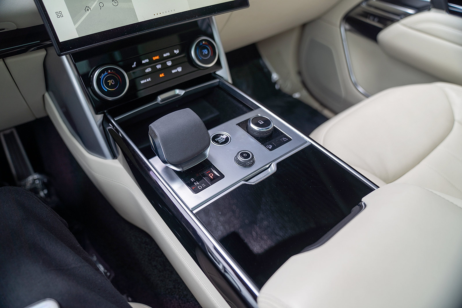 Used 2023 Land Rover Range Rover SE AWD/4WD image 13