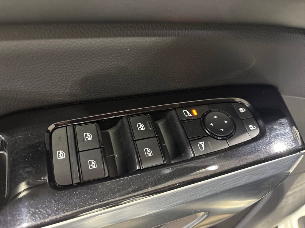 Used 2023 Nissan Pathfinder SL w/ Black Appearance Package image 36