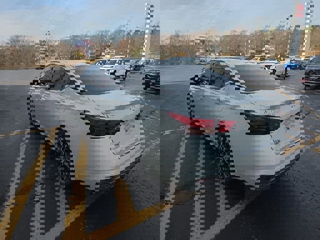 Used 2021 Nissan Altima 2.5 SR w/ SR Premium Package image 7