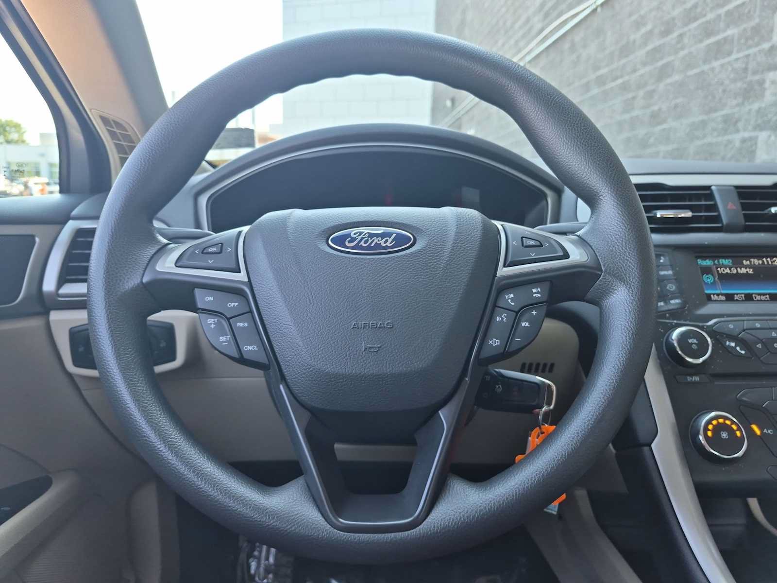Used 2014 Ford Fusion SE FWD image 22