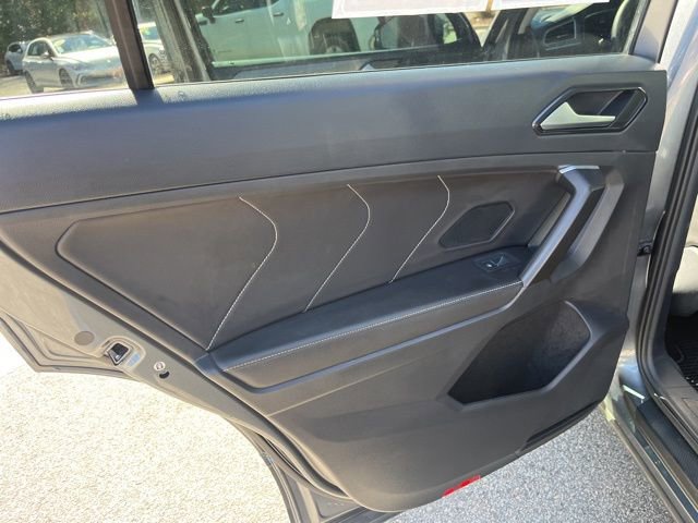 Used 2023 Volkswagen Tiguan SE image 10