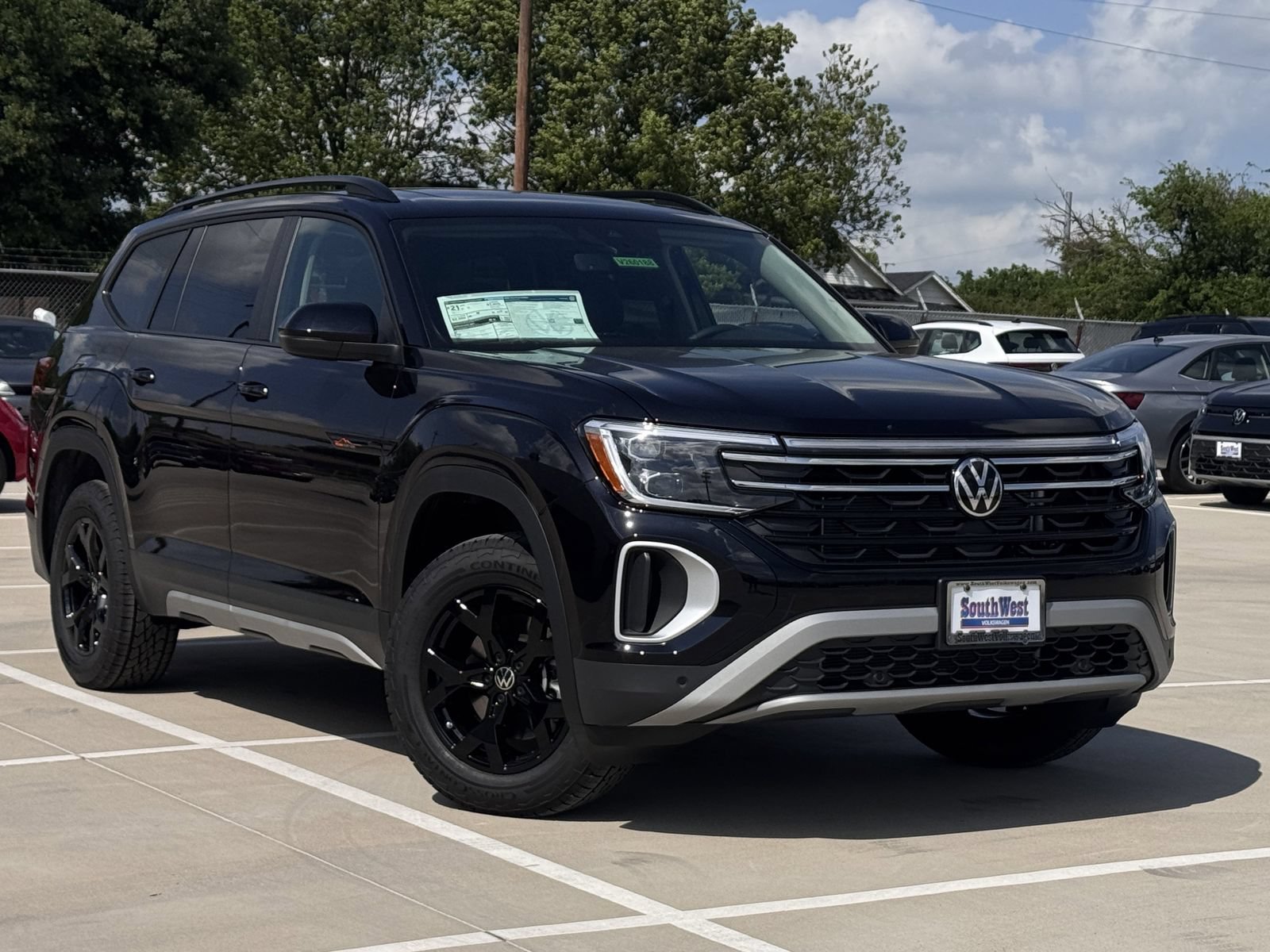 New 2026 Volkswagen Atlas Peak Edition AWD/4WD image 2