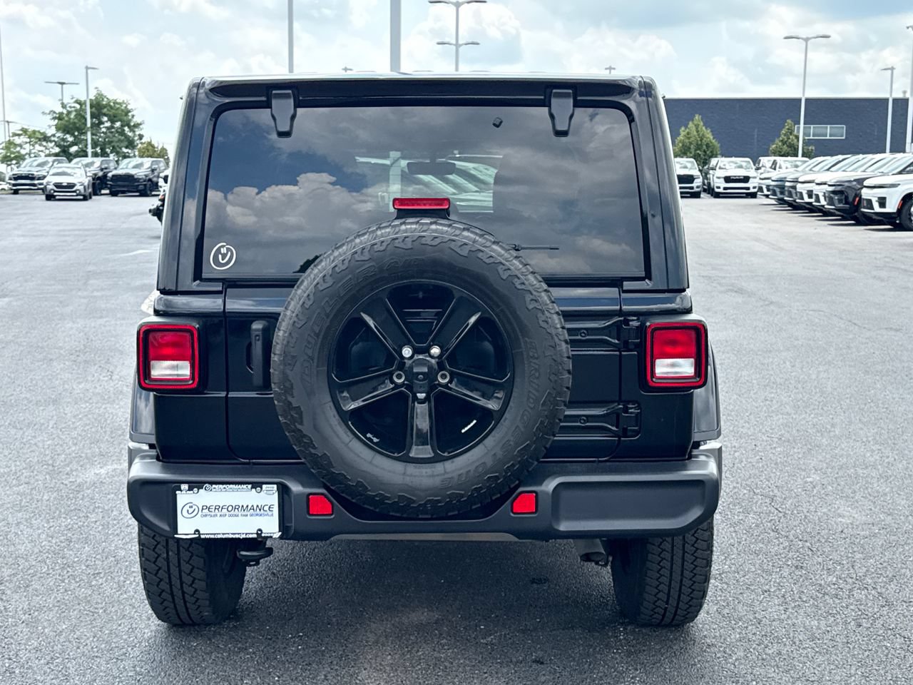 Used 2023 Jeep Wrangler Unlimited Sahara AWD/4WD image 4