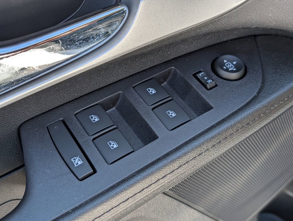 Used 2017 Chevrolet Equinox LT w/ Sport Edition image 31