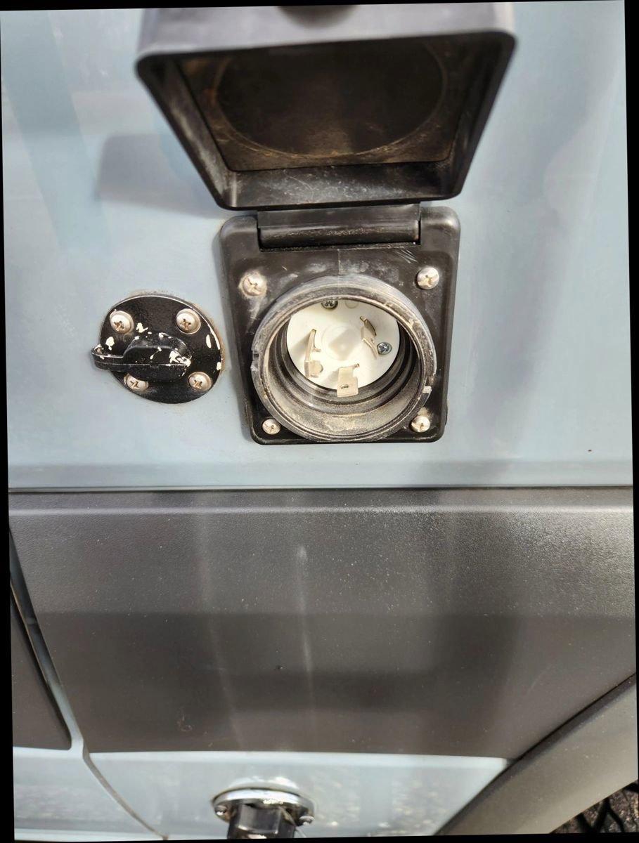 Used 2017 Mercedes-Benz Sprinter 2500 image 33