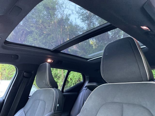 Used 2020 Volvo XC40 T5 R-Design w/ Protection Package AWD/4WD image 22