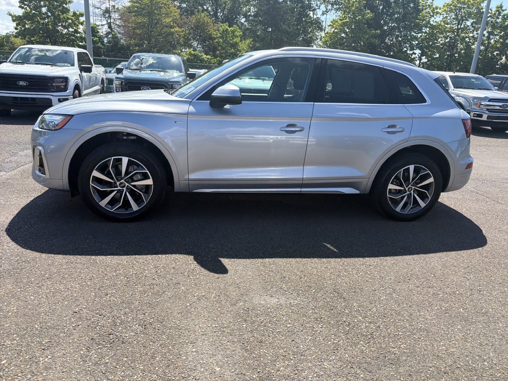Used 2023 Audi Q5 2.0T Premium Plus w/ Premium Plus Package AWD/4WD image 2